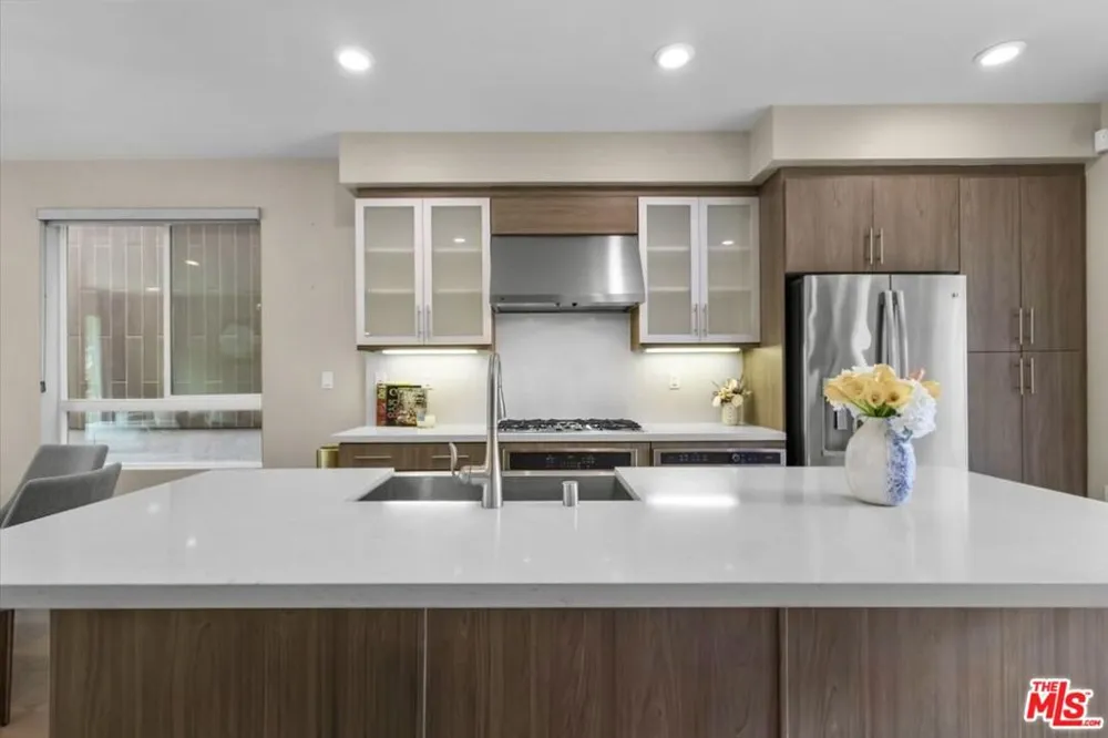 6749 Gill Way Los Angeles, CA 90068