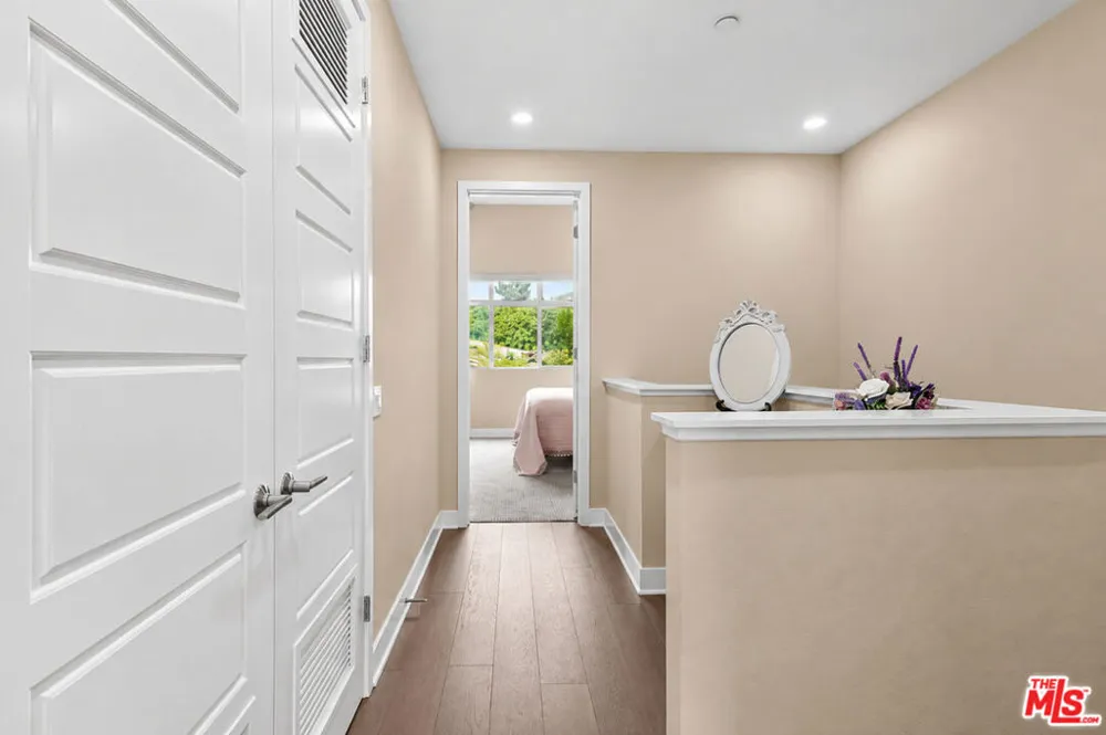 6749 Gill Way Los Angeles, CA 90068