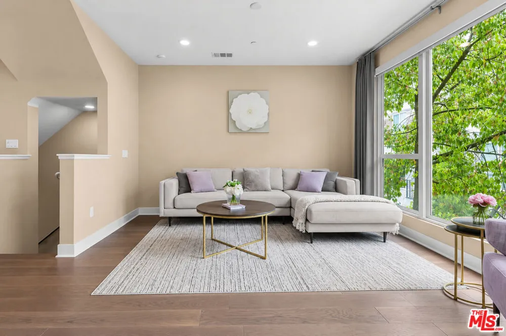 6749 Gill Way Los Angeles, CA 90068