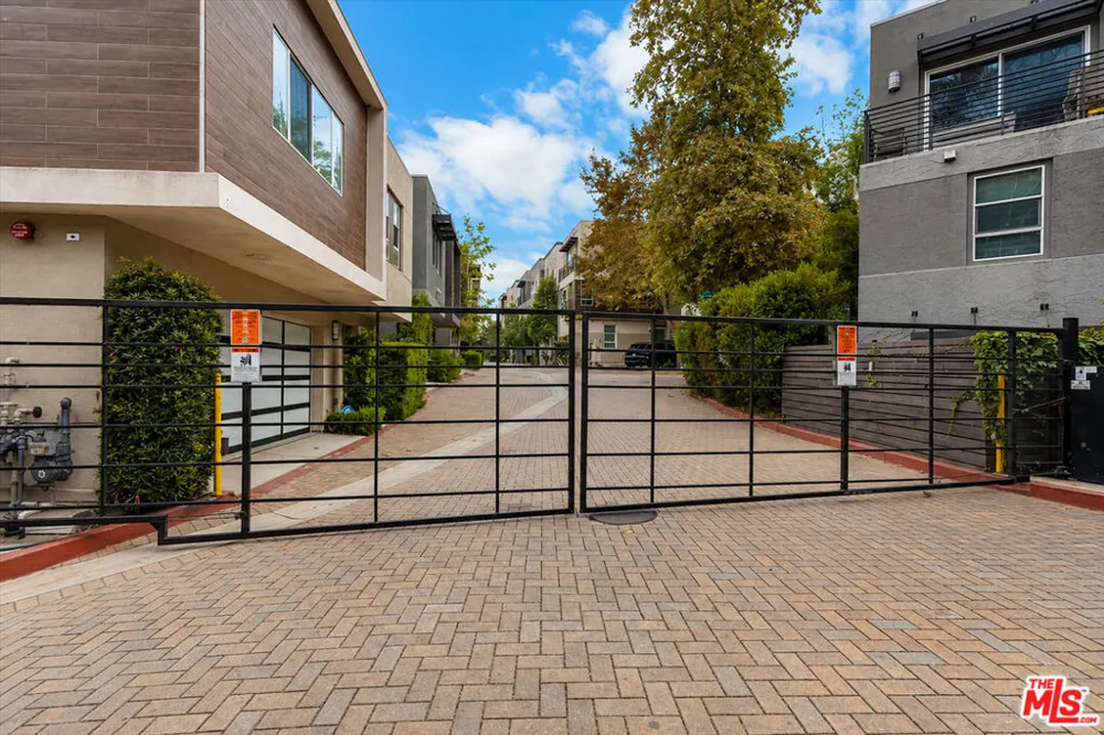 6749 Gill Way Los Angeles, CA 90068