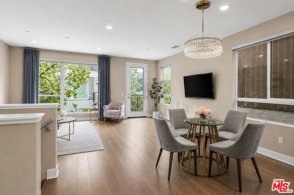 6749 Gill Way Los Angeles, CA 90068