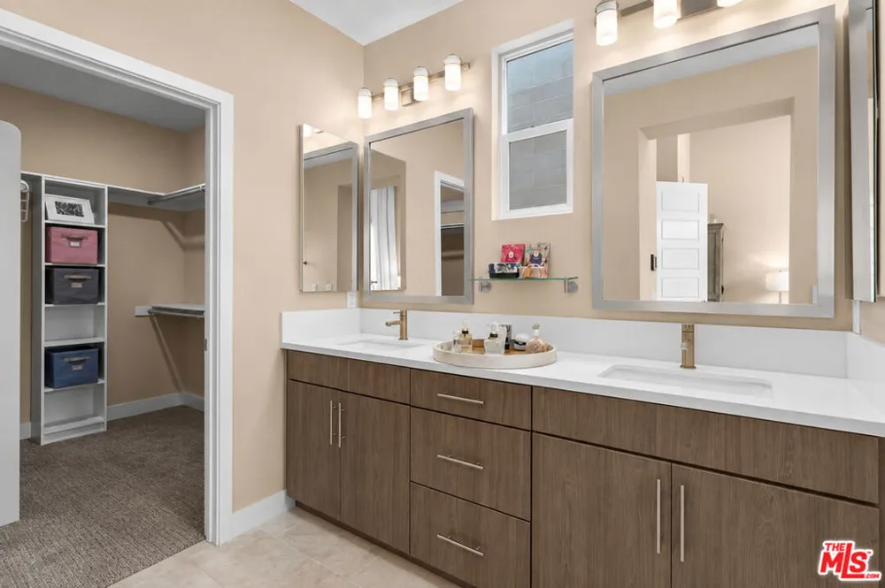 6749 Gill Way Los Angeles, CA 90068