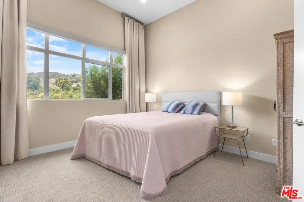6749 Gill Way Los Angeles, CA 90068
