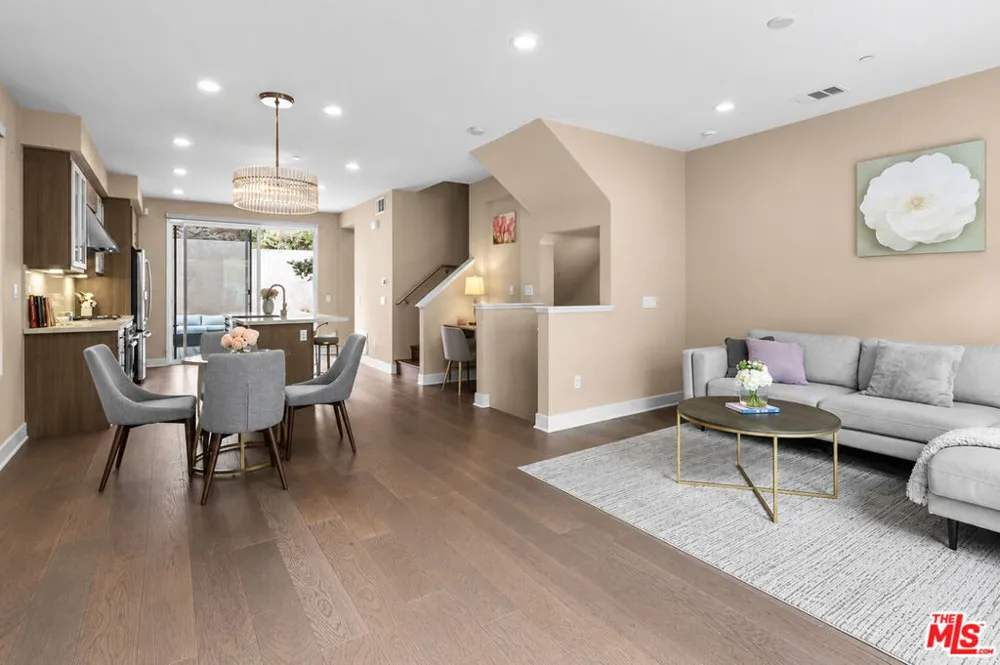 6749 Gill Way Los Angeles, CA 90068