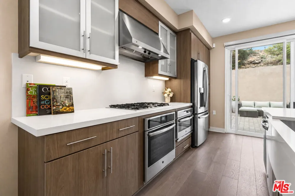 6749 Gill Way Los Angeles, CA 90068