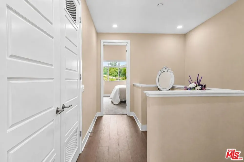 6749 Gill Way Los Angeles, CA 90068