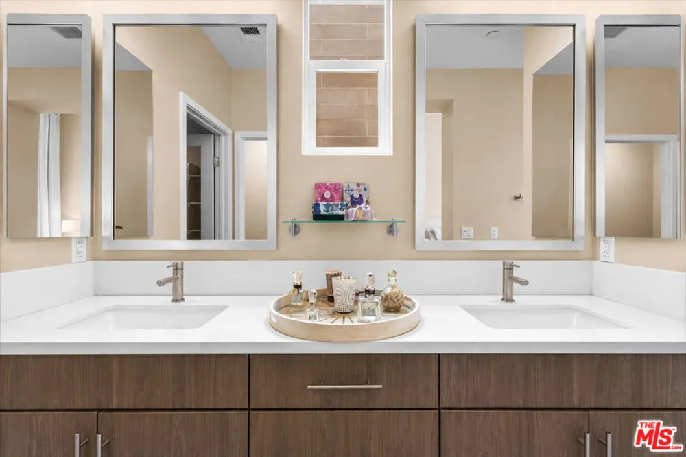 6749 Gill Way Los Angeles, CA 90068