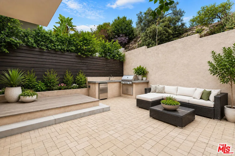 6749 Gill Way Los Angeles, CA 90068