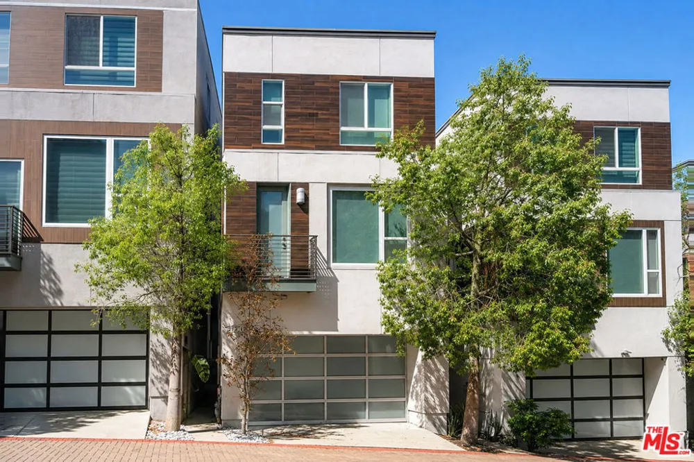 6749 Gill Way Los Angeles, CA 90068