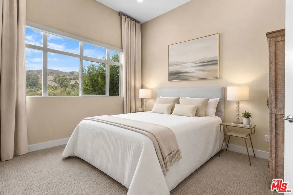 6749 Gill Way Los Angeles, CA 90068