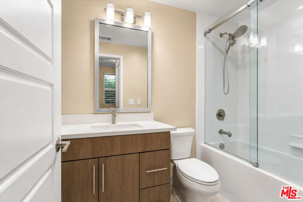 6749 Gill Way Los Angeles, CA 90068