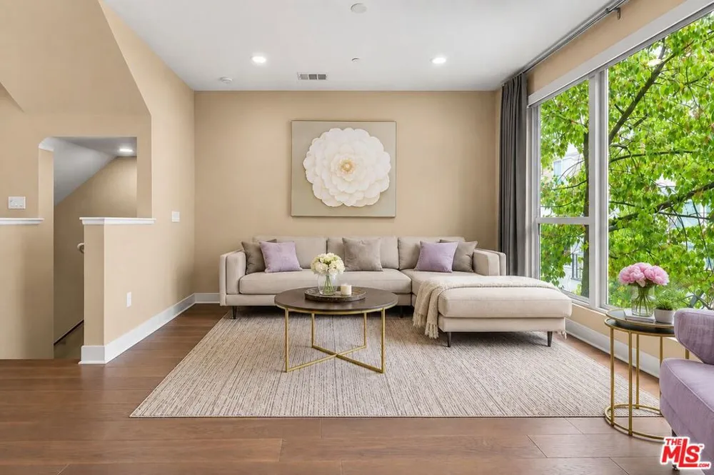 6749 Gill Way Los Angeles, CA 90068