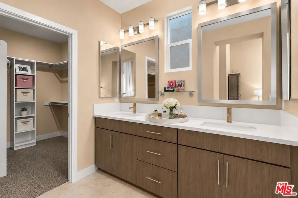 6749 Gill Way Los Angeles, CA 90068