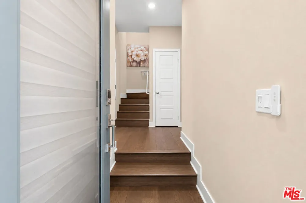 6749 Gill Way Los Angeles, CA 90068