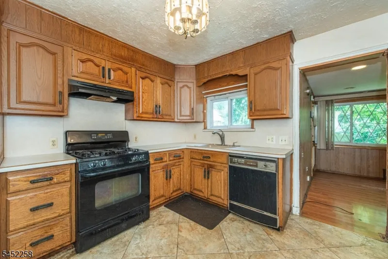 385 E 41St St Paterson City, NJ 07504