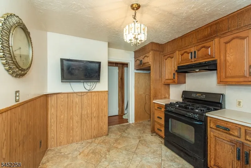 385 E 41St St Paterson City, NJ 07504