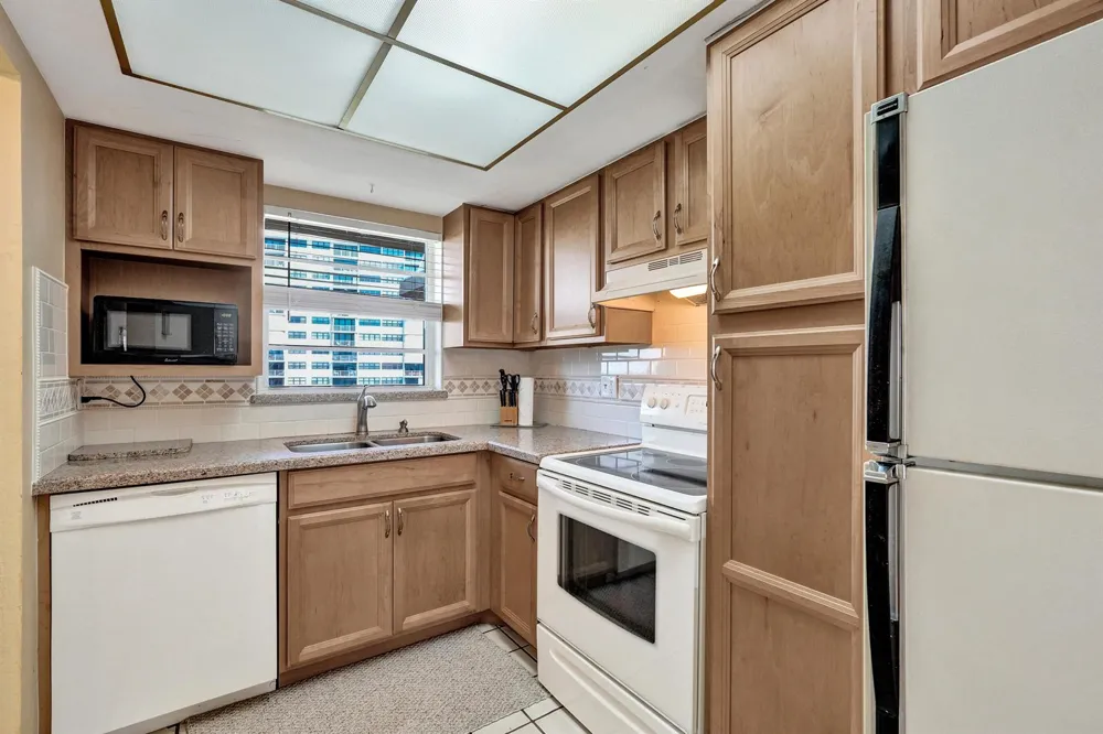 308 GOLFVIEW ROAD #406 North Palm Beach, FL 33408