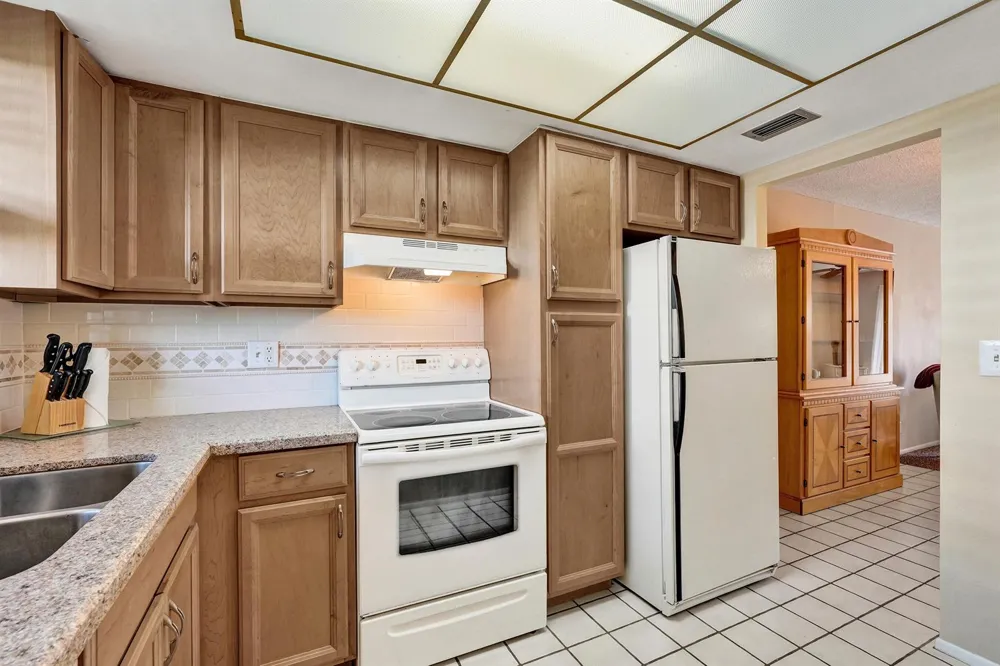 308 GOLFVIEW ROAD #406 North Palm Beach, FL 33408