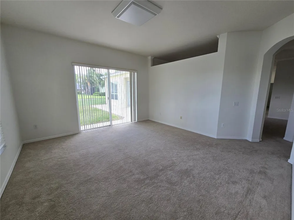 15305 PALOMAPARK LANE Lithia, FL 33547