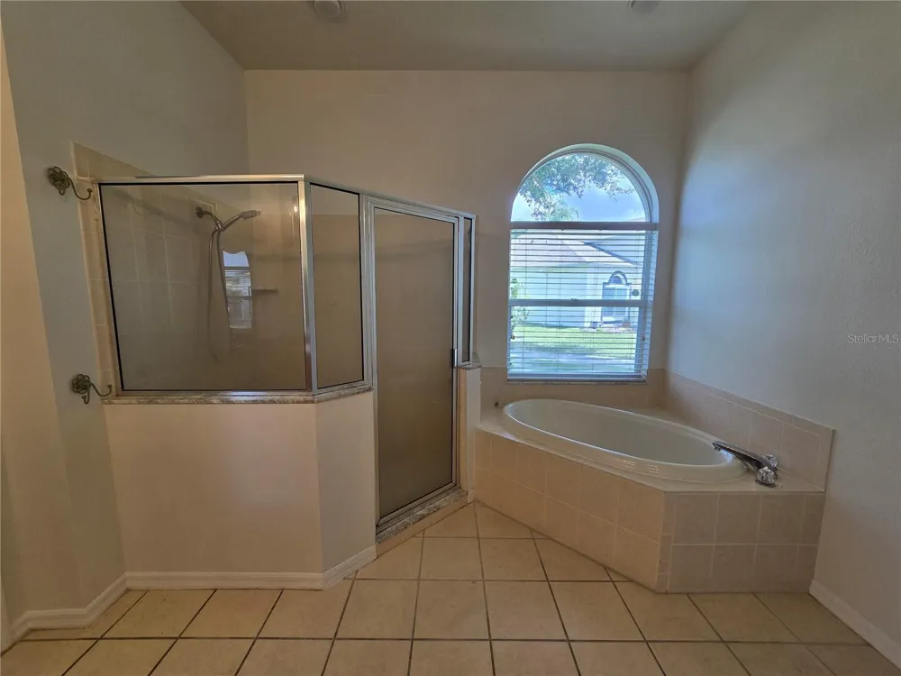 15305 PALOMAPARK LANE Lithia, FL 33547