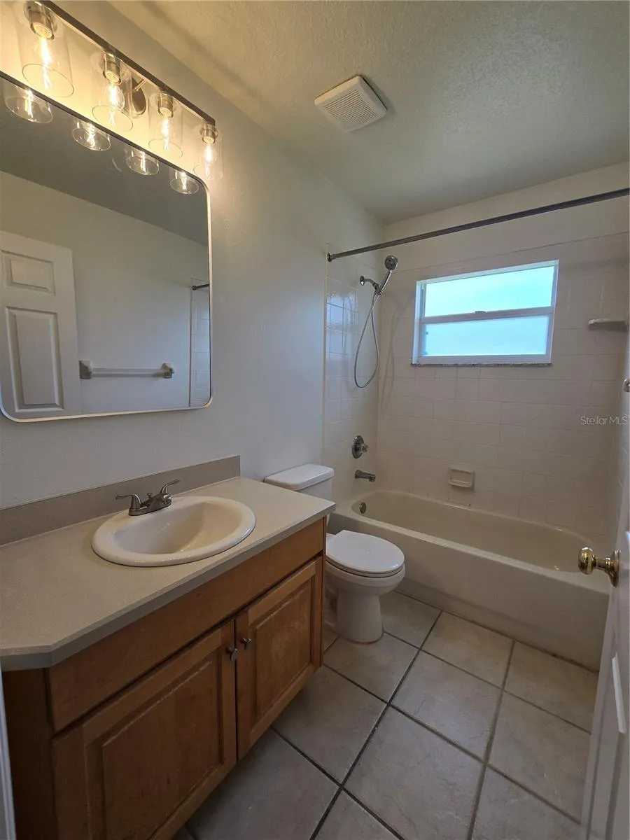 15305 PALOMAPARK LANE Lithia, FL 33547