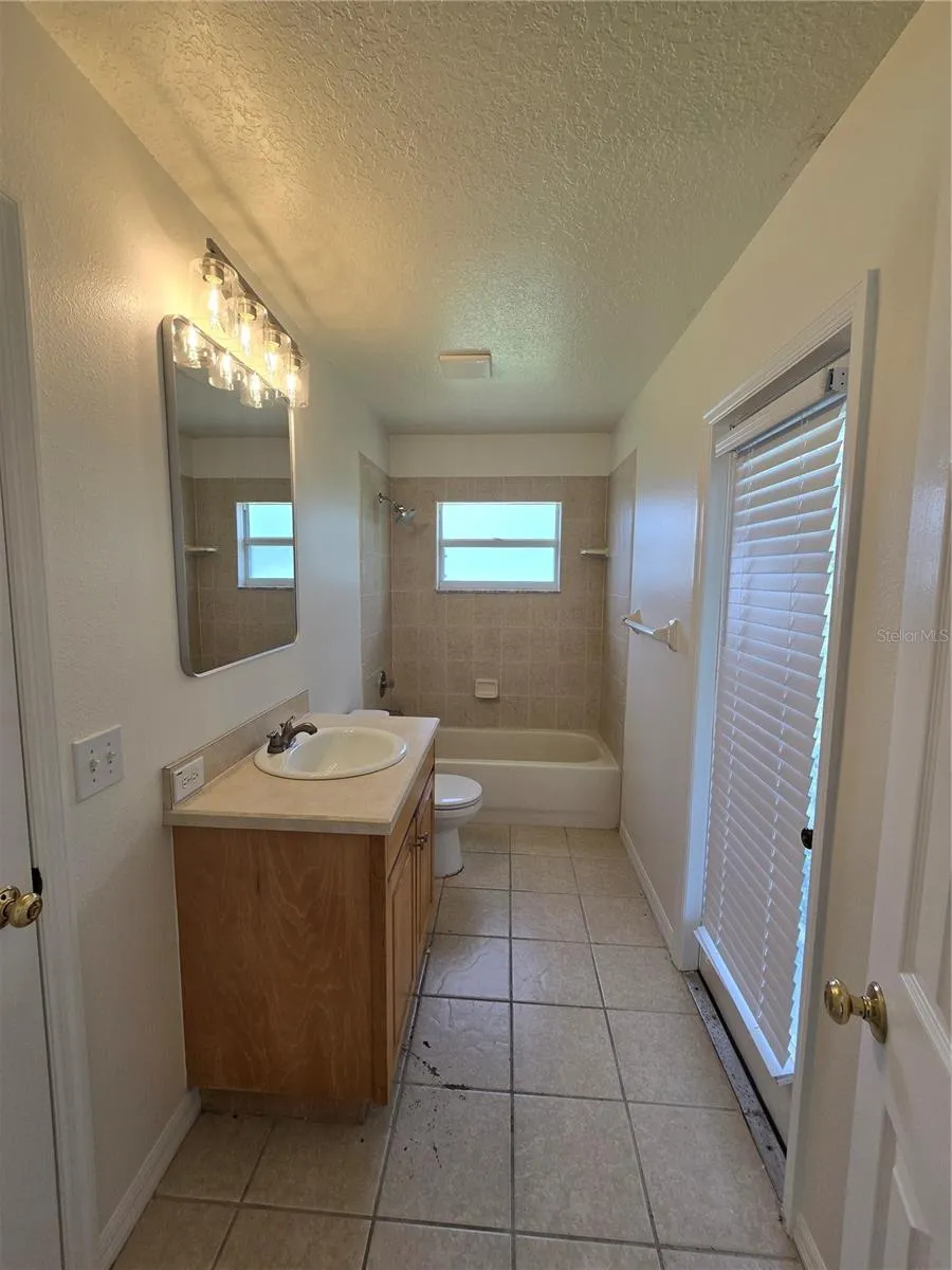 15305 PALOMAPARK LANE Lithia, FL 33547