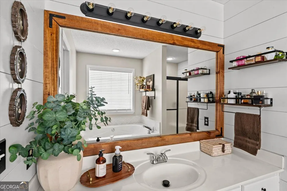 209 Vineyard DR Tunnel Hill, GA 30755