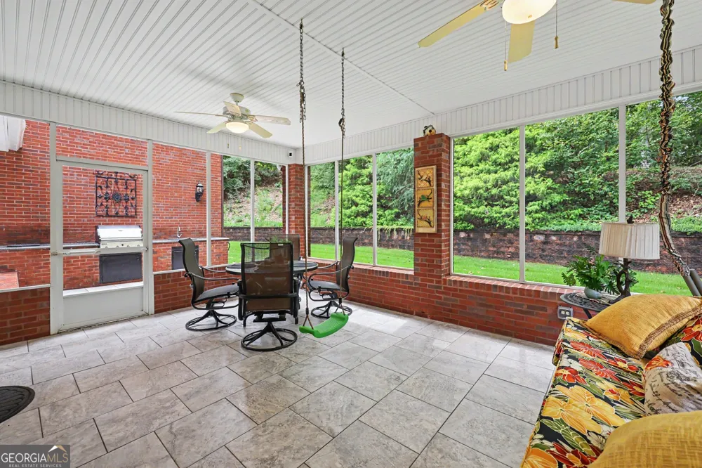 272 Glen Lake DR Hoschton, GA 30548