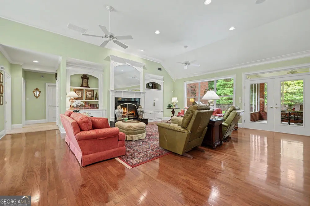 272 Glen Lake DR Hoschton, GA 30548