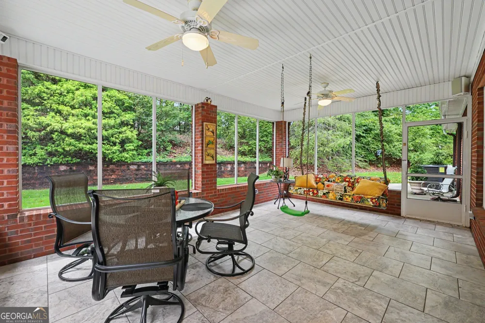 272 Glen Lake DR Hoschton, GA 30548