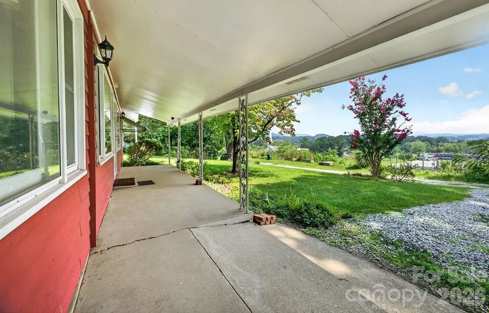 2409 Lucas Street Hendersonville, NC 28791