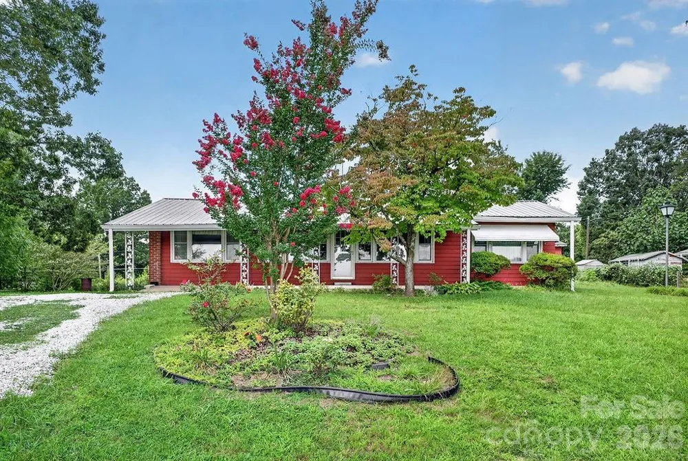2409 Lucas Street Hendersonville, NC 28791