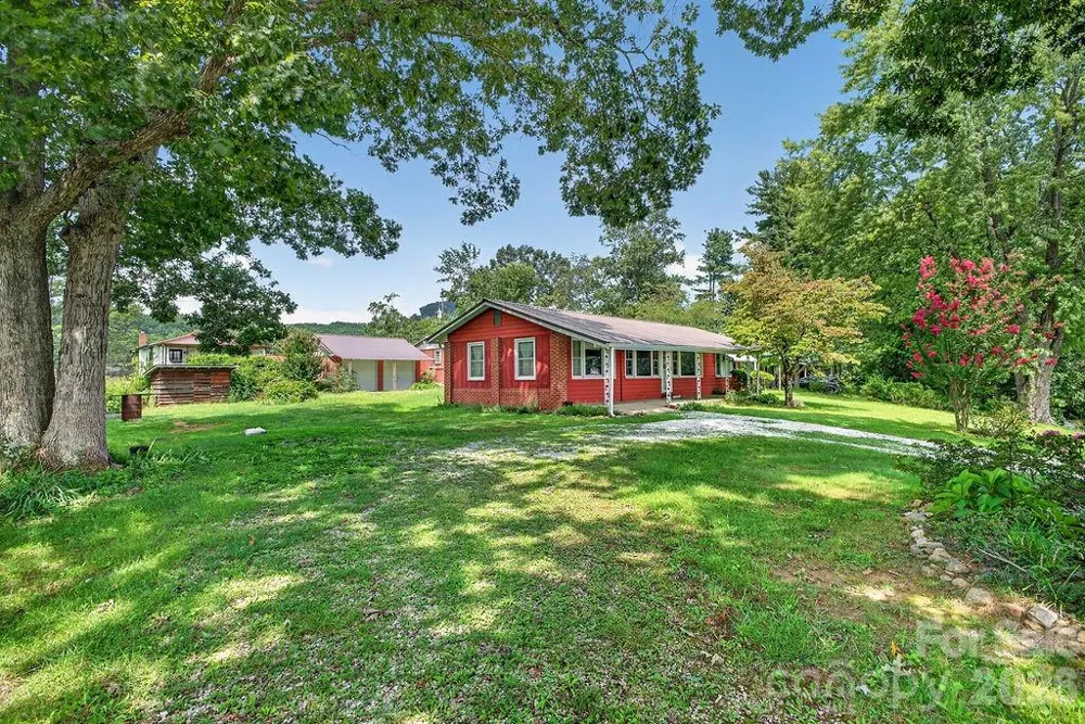 2409 Lucas Street Hendersonville, NC 28791