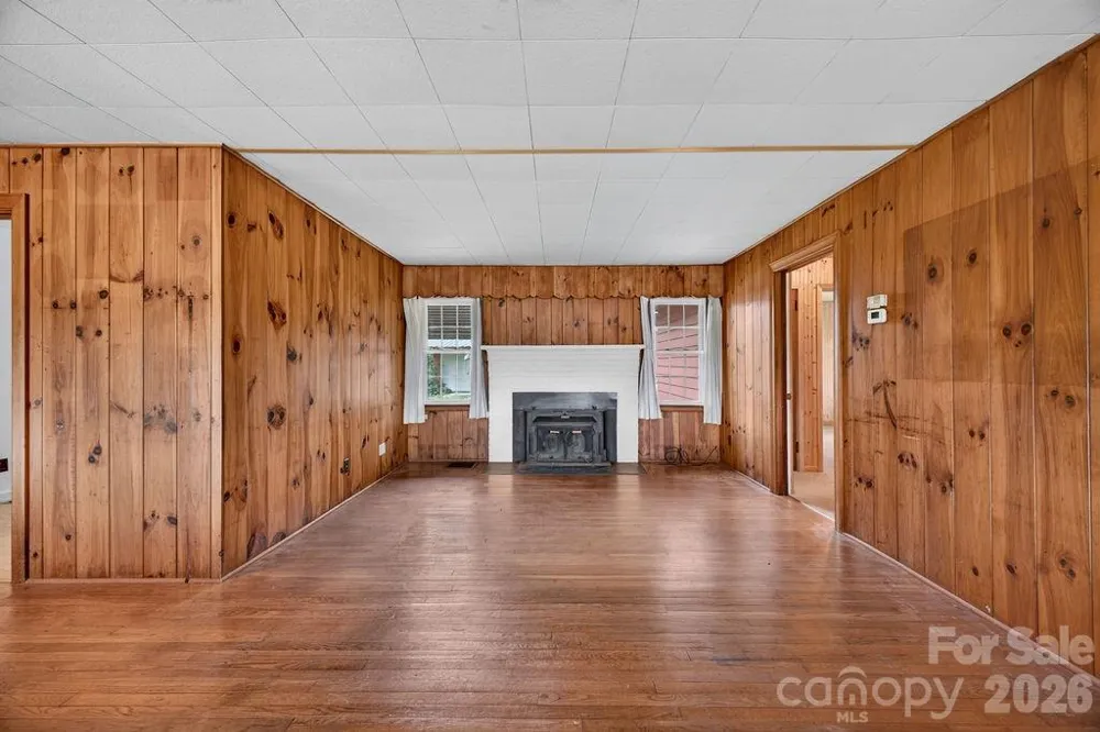 2409 Lucas Street Hendersonville, NC 28791