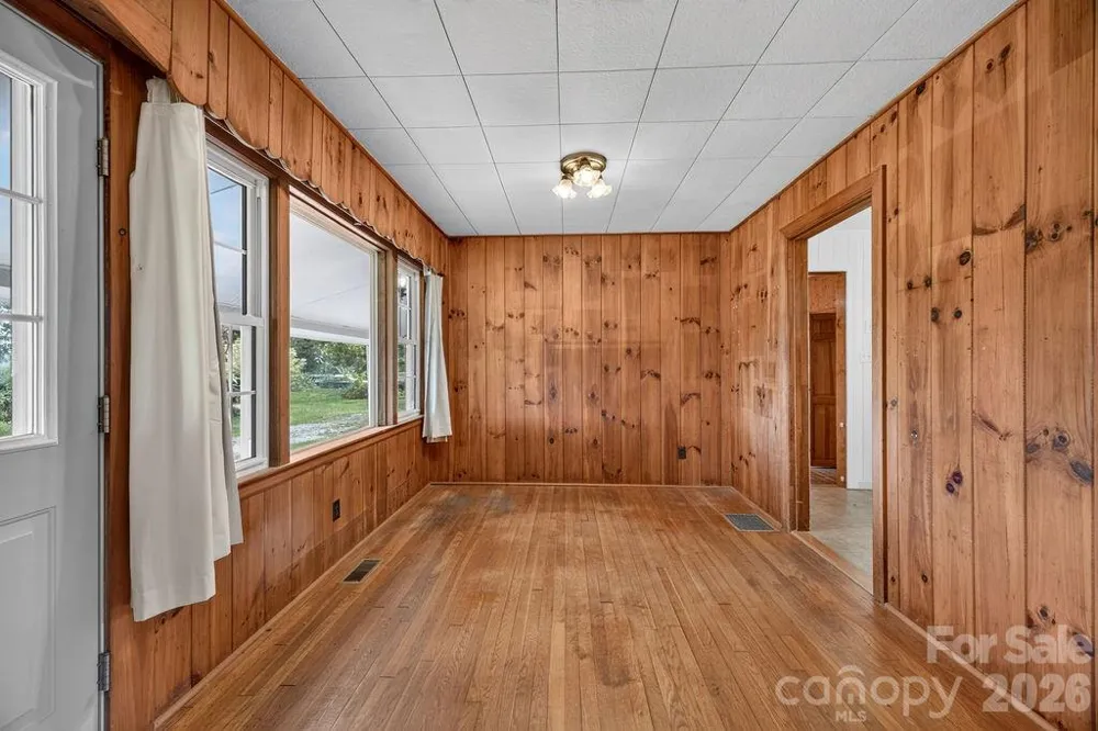 2409 Lucas Street Hendersonville, NC 28791