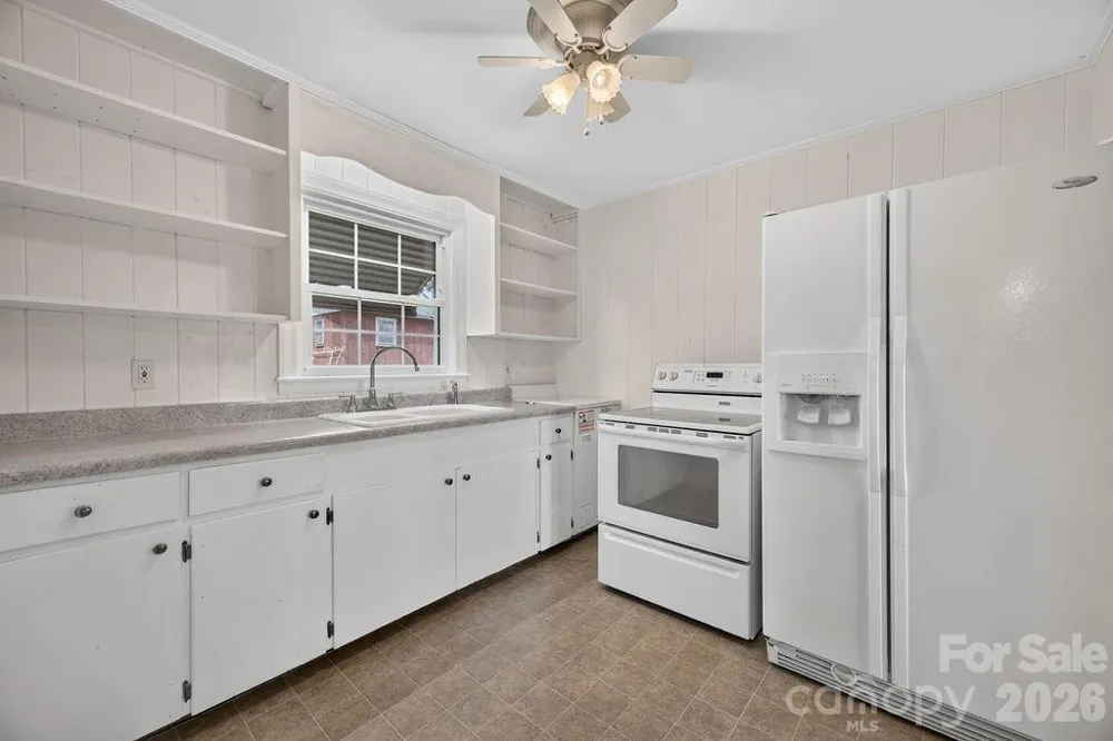2409 Lucas Street Hendersonville, NC 28791