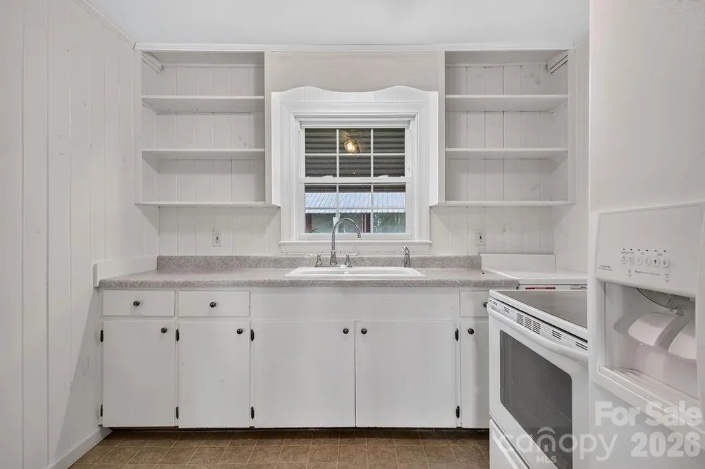 2409 Lucas Street Hendersonville, NC 28791
