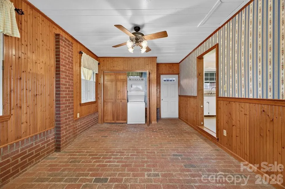2409 Lucas Street Hendersonville, NC 28791