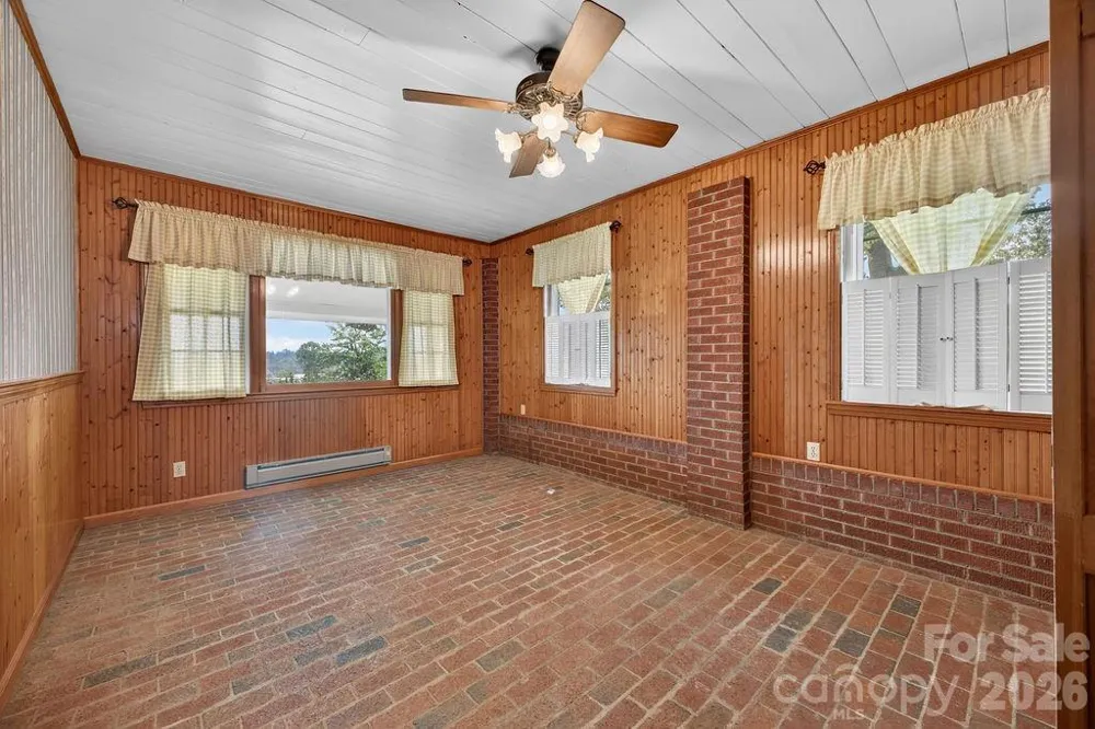 2409 Lucas Street Hendersonville, NC 28791