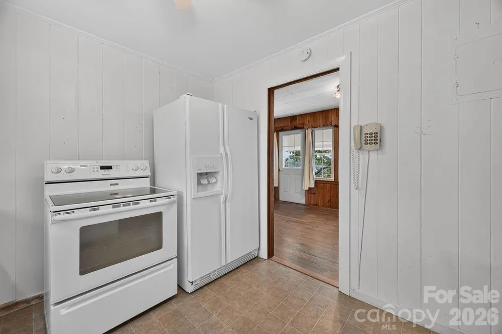 2409 Lucas Street Hendersonville, NC 28791
