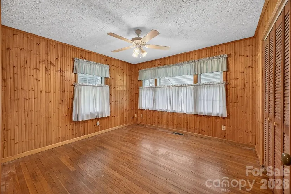 2409 Lucas Street Hendersonville, NC 28791