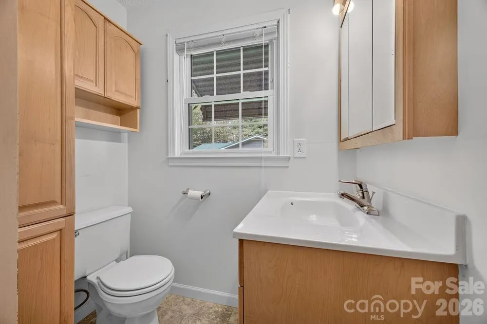 2409 Lucas Street Hendersonville, NC 28791
