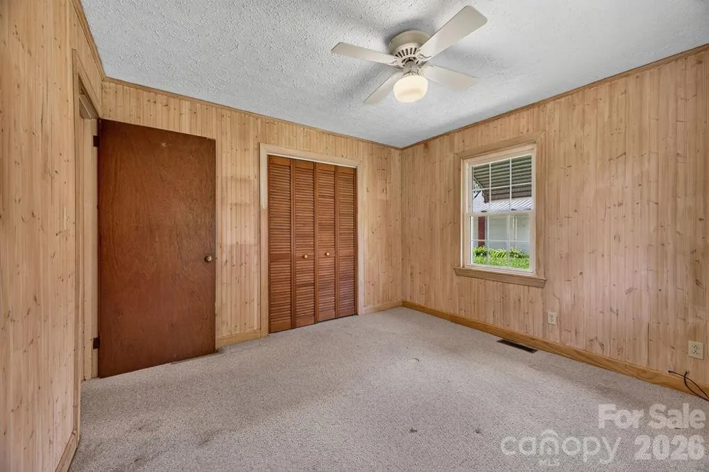 2409 Lucas Street Hendersonville, NC 28791