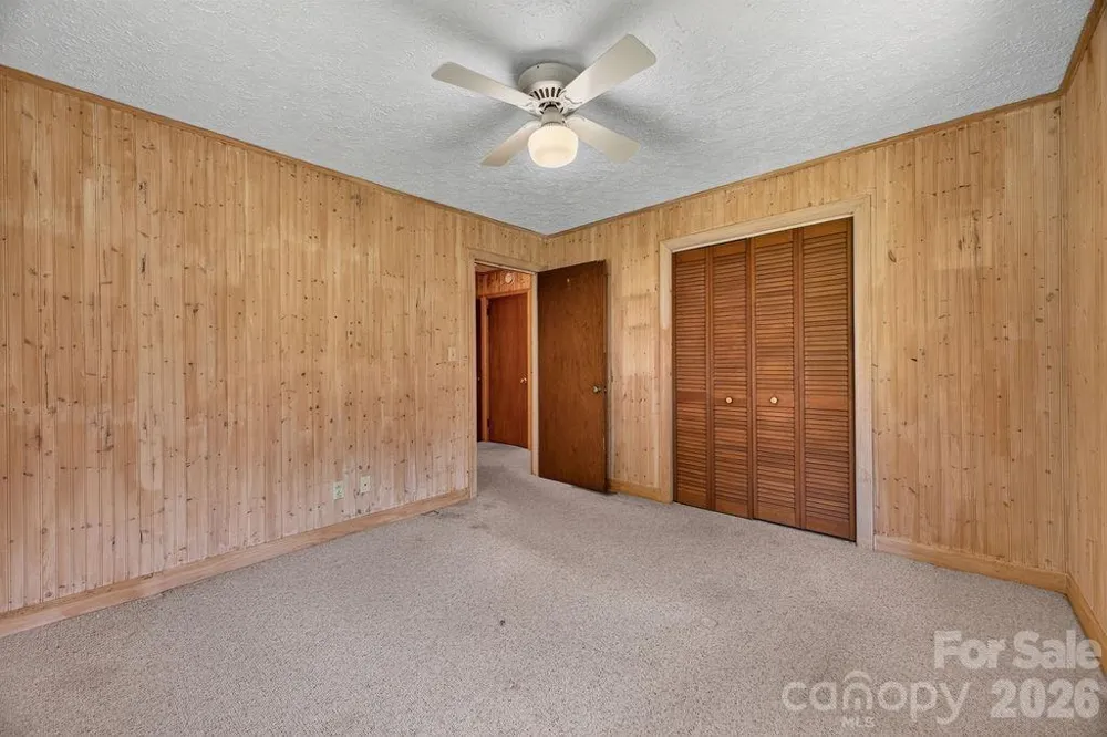 2409 Lucas Street Hendersonville, NC 28791