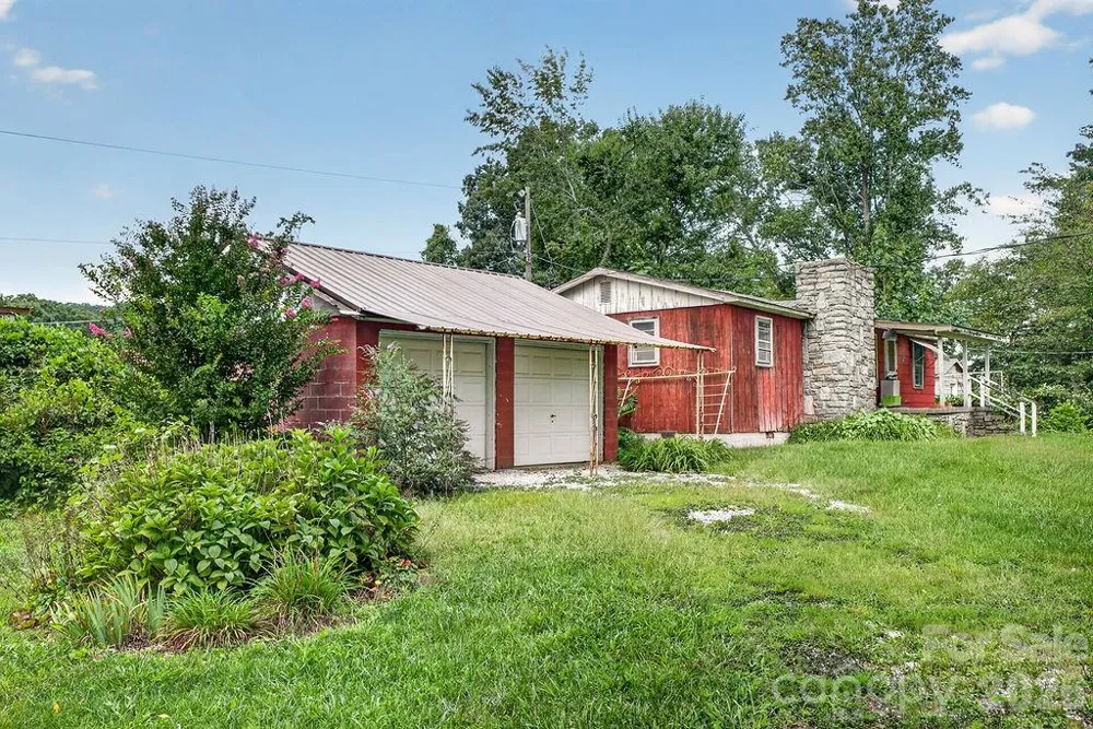 2409 Lucas Street Hendersonville, NC 28791
