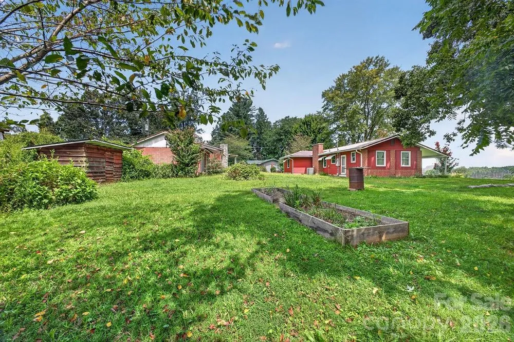 2409 Lucas Street Hendersonville, NC 28791