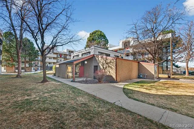 384 S Ironton Street #211 Aurora, CO 80012
