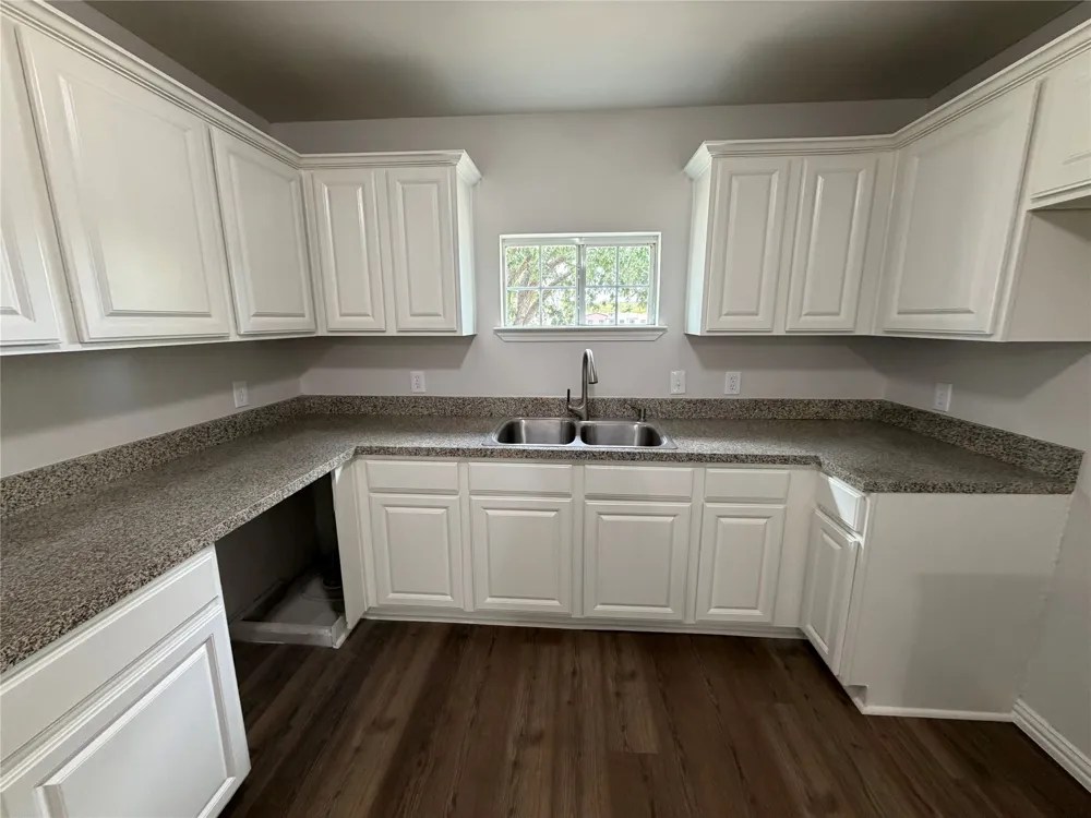 1000 Throckmorton Street #A,B McKinney, TX 75069