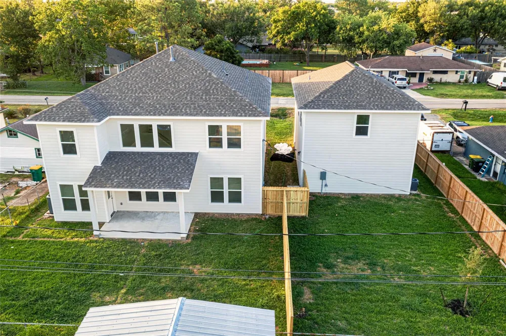 6006 Jerrycrest Drive #B Pearland, TX 77584