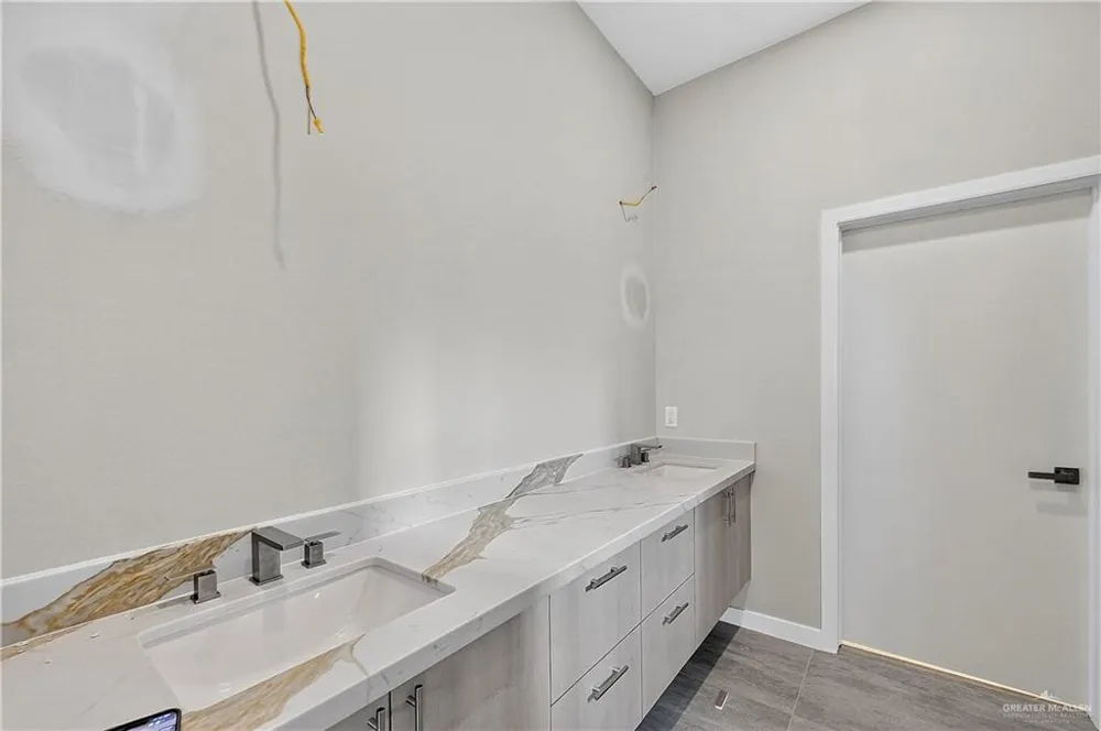 3201 E Rabbit Run Avenue Alton, TX 78573